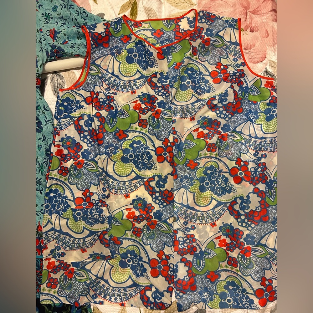 ***Rare Find***Vintage Floral Sleeveless Apron with Vibrant Patterns-1970’s